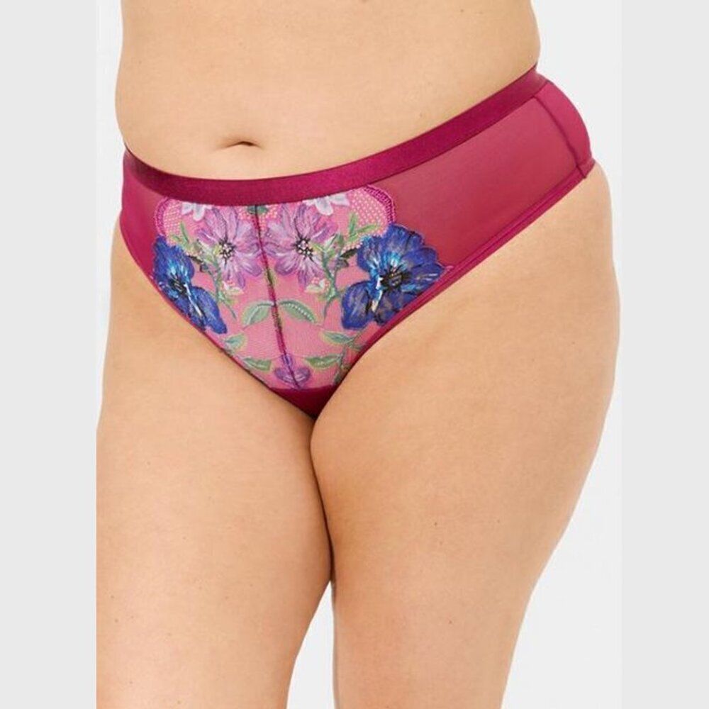 Torrid - Photo Floral Lace Mid Rise Thong Panty in Photo Floral Lace Navarra